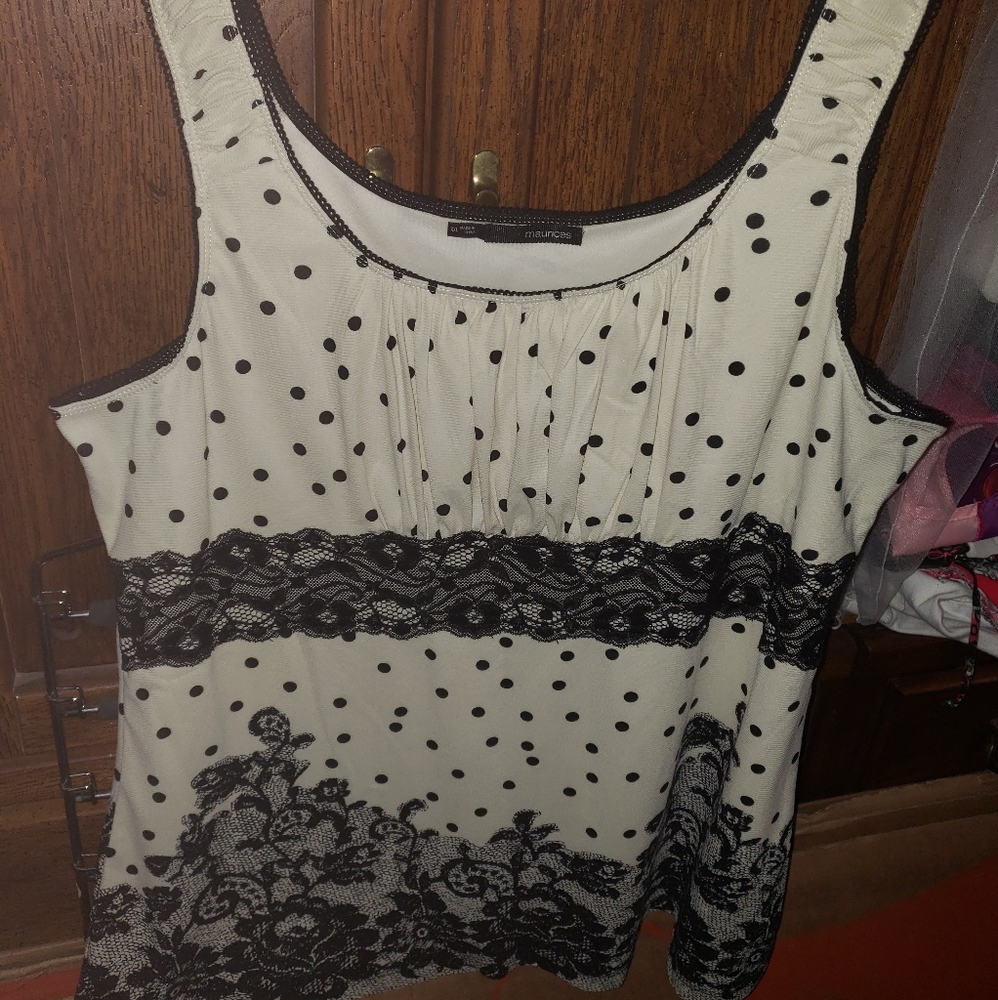 Beautiful new Maurices top size XXL